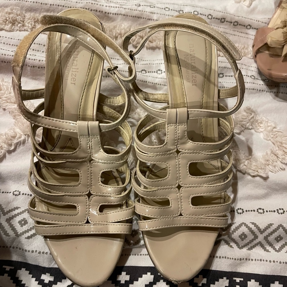 Naturalizer Women's Beige Strappy Sandals